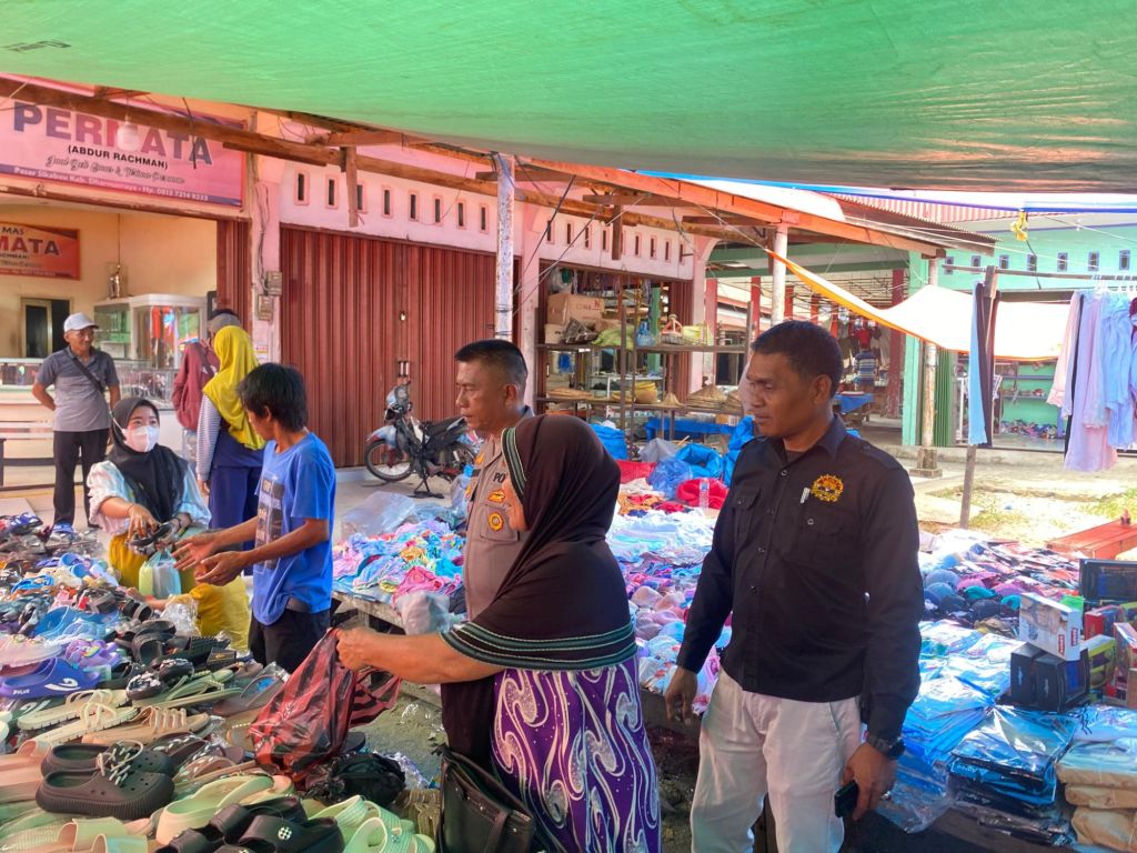 Sat Binmas dan Sie humas Polres Dharmasraya Gelar Himbauan Kamtibmas di Pasar&nbsp;Sikabau