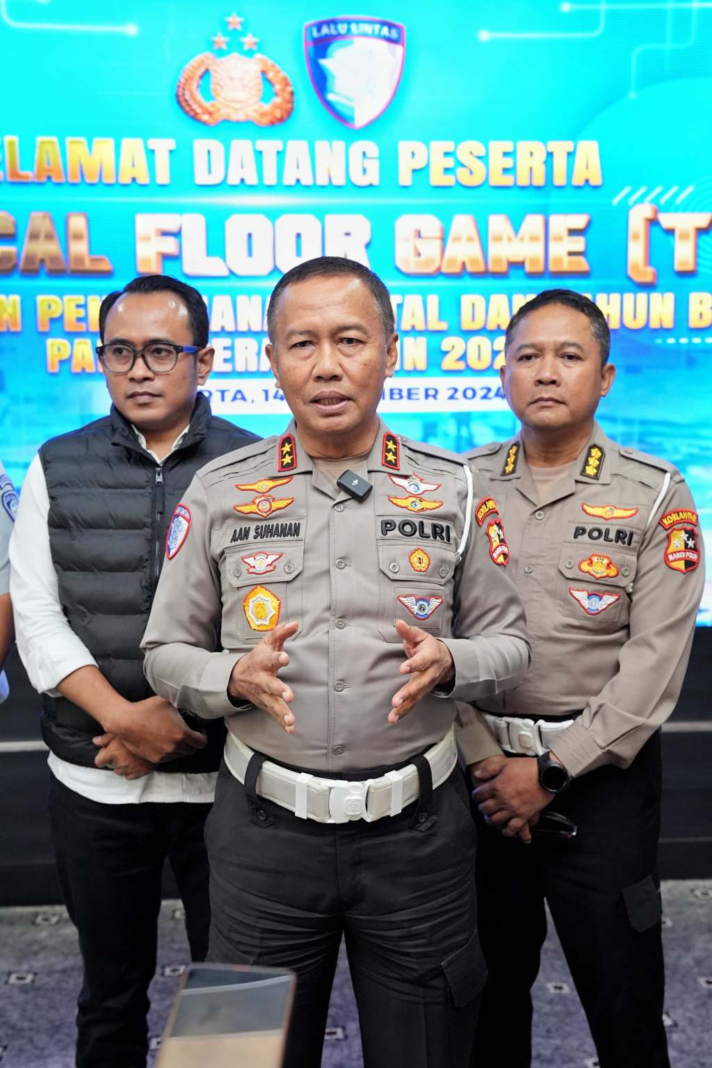 Lanjutkan TFG Polda Lampung – Polda Bali , Korlantas Gelar Tactical Floor Game Pastikan Kesiapan Operasi Lilin 2024, Kakorlantas Imbau Masyarakat Waspadai Titik&nbsp;Rawan