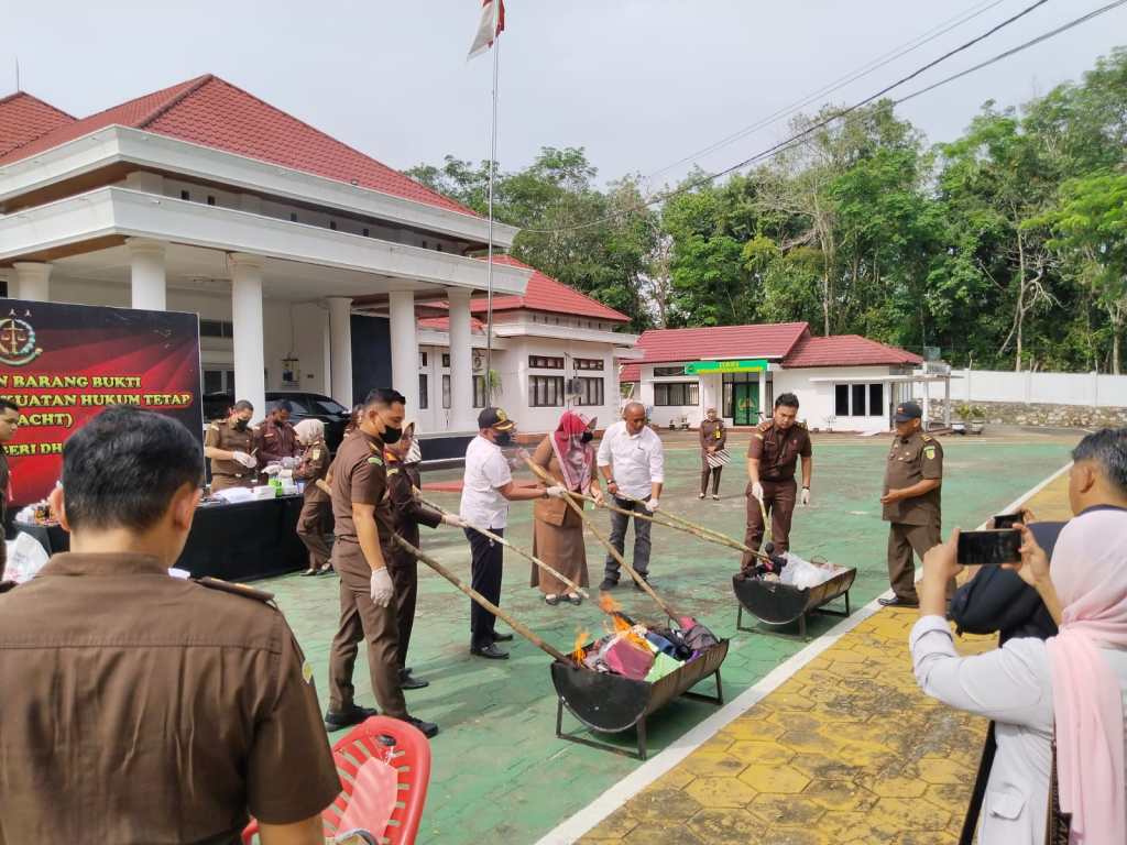 Kasatresnarkoba Polres Dharmasraya Hadiri Pemusnahan Barang&nbsp;Bukti