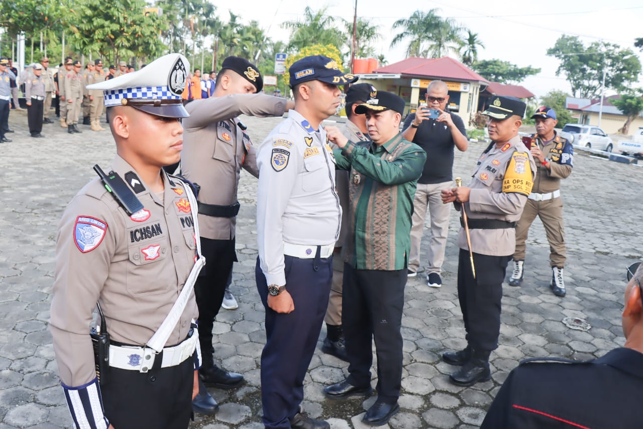 Pj. Walikota Sawahlunto Didampingi Kapolres Sawahlunto Pimpin Apel Gelar Ops Lilin 2024