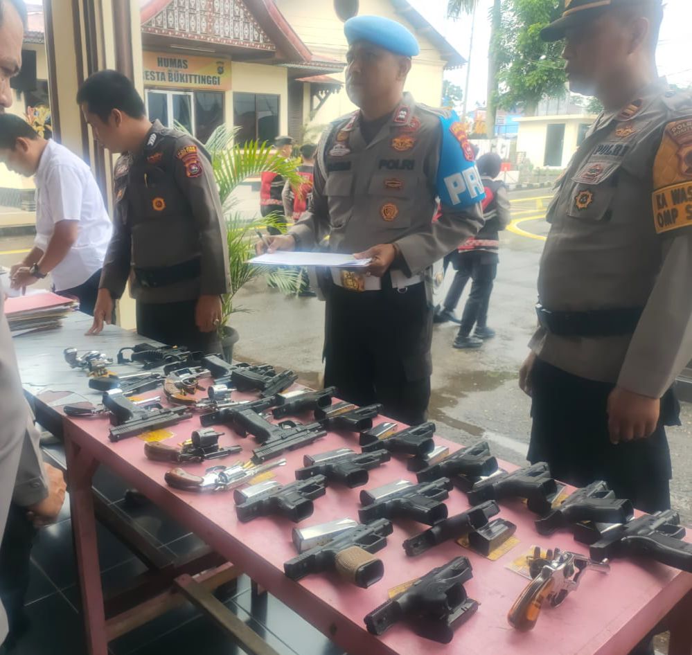Polresta Bukittinggi Gelar Pemeriksaan Senpi dan Dokumen Pendukung Izin Pinjam Pakai Senpi Bagi Personel&nbsp;Polri