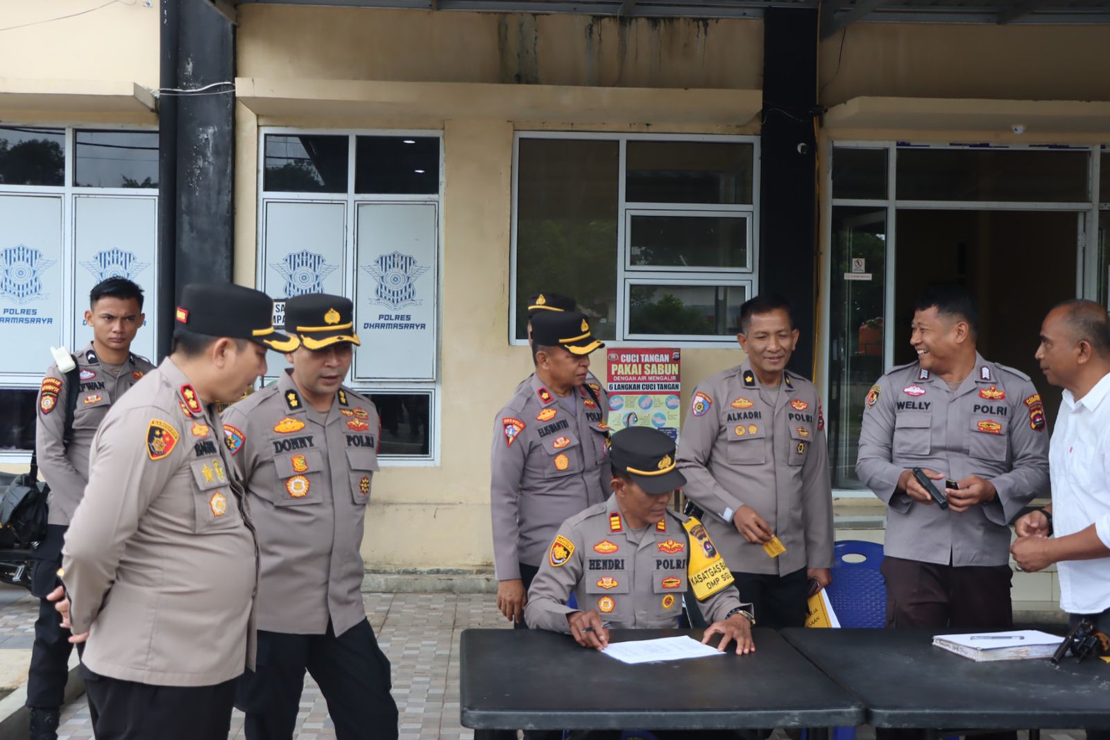 Kapolres Dharmasraya bersama Irbin II Itwasda Polda Sumbar AKBP. Donny.Bramantio.SIK&nbsp; laksanakan Pemeriksaan Senpi Dinas
