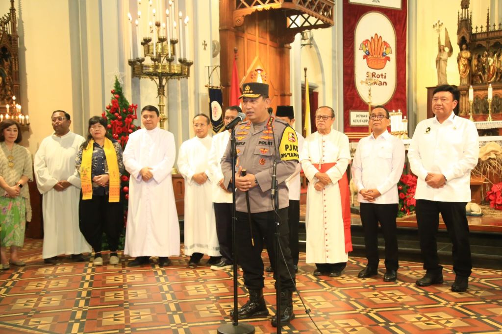 Misa Malam Natal Menkopolkam-Kapolri Sambangi Gereja Katedral&nbsp;Jakarta