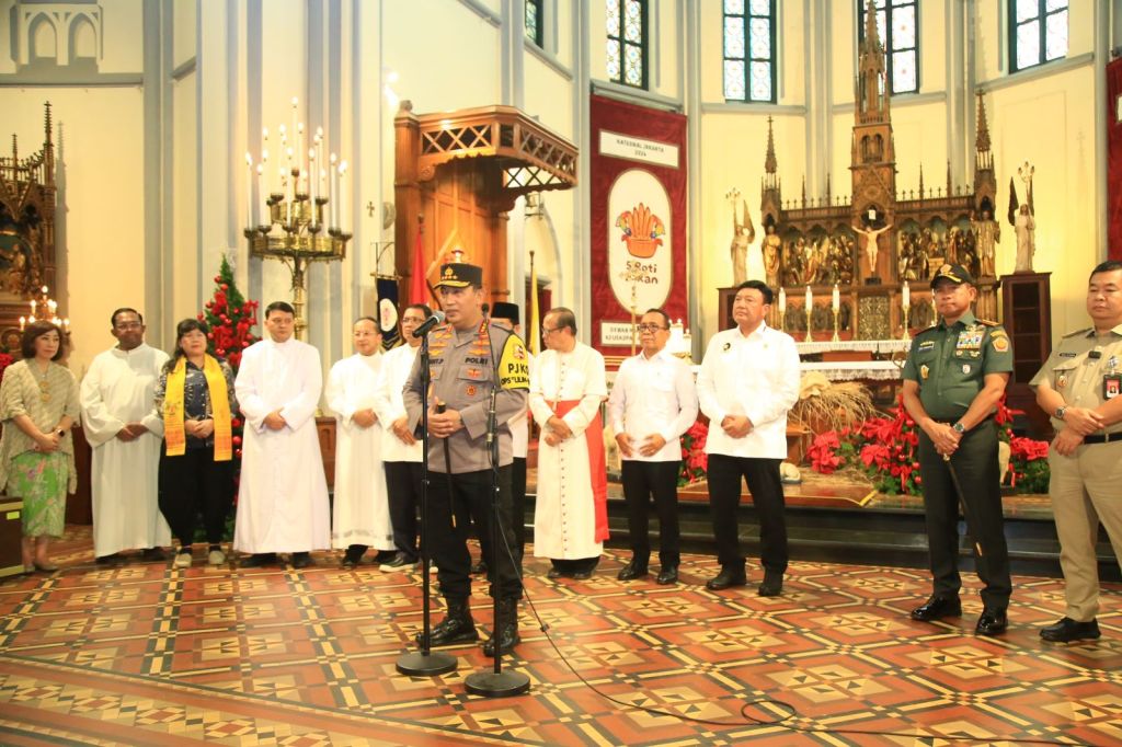 Kapolri Cek Kesiapan Gereja Katedral Jakarta Jelang Misa Malam&nbsp;Natal