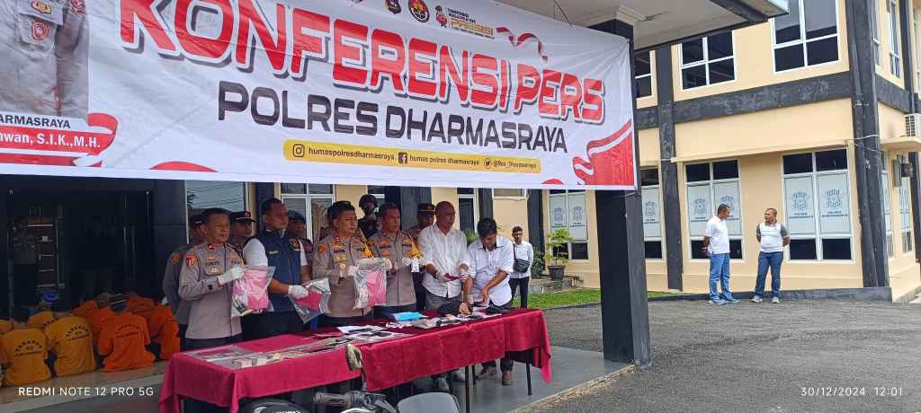 Polres Dharmasraya Gelar Press Conference Pengungkapan Kasus Akhir Tahun&nbsp;2024