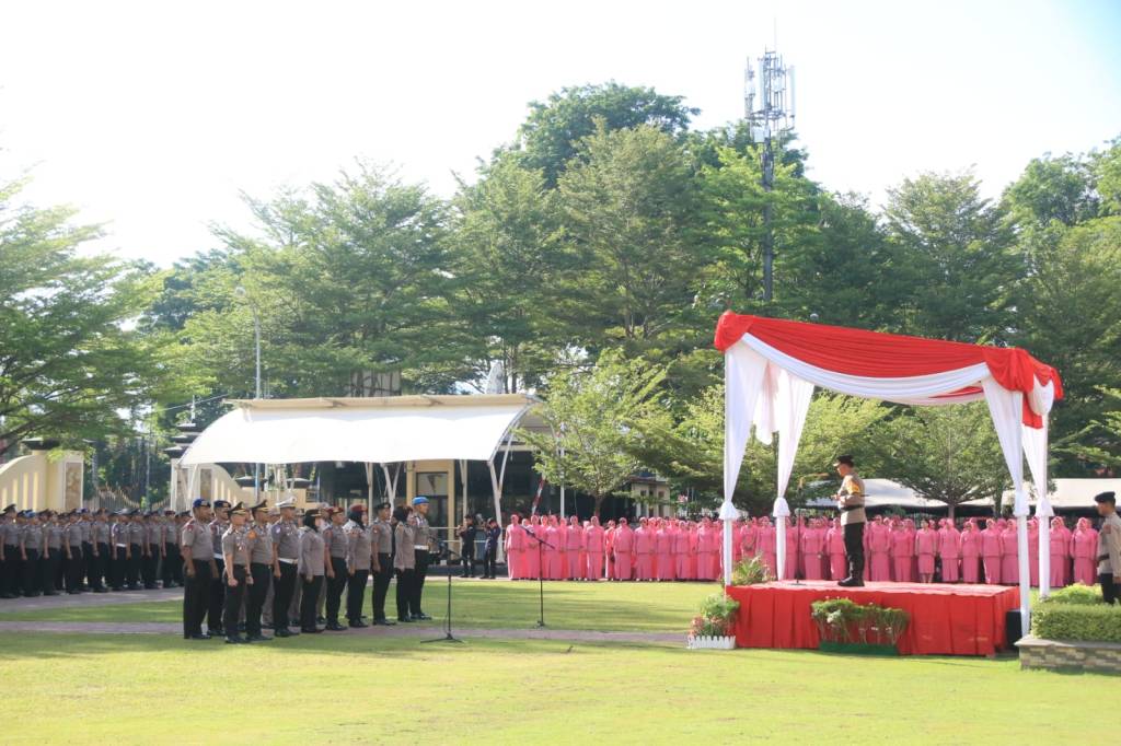 Kapolda Pimpin Upacara Kenaikan Pangkat Personel Polda&nbsp;Sumbar