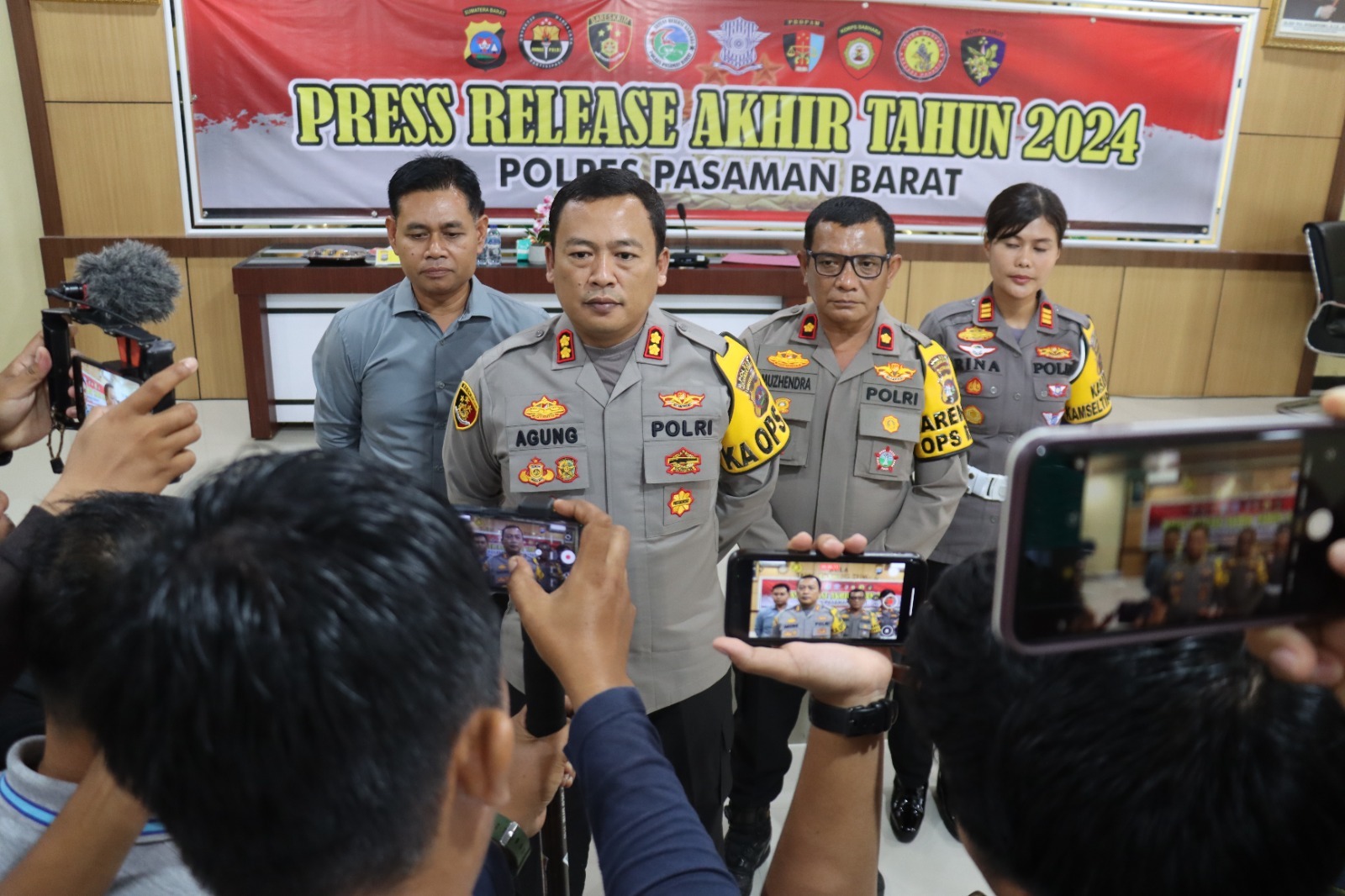 Kapolres Pasaman Barat Pimpin Kegiatan Press Release Akhir Tahun 2024