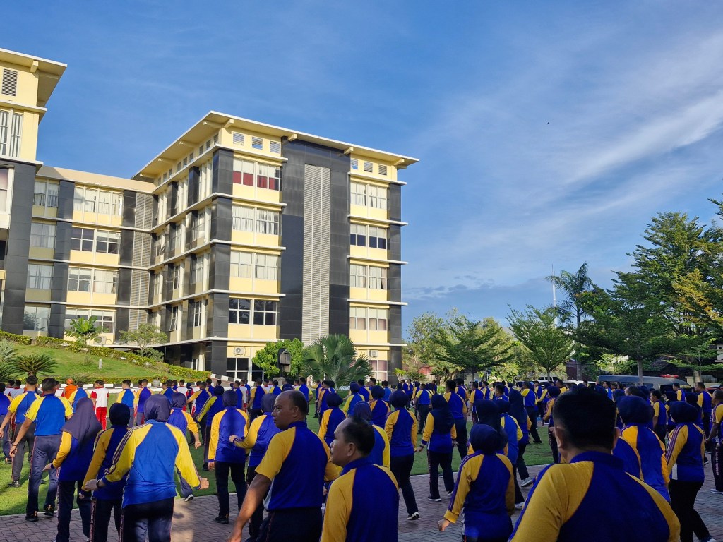 Polda Sumbar Gelar Senam Pagi untuk Jaga Kebugaran dan&nbsp;Kebersamaan
