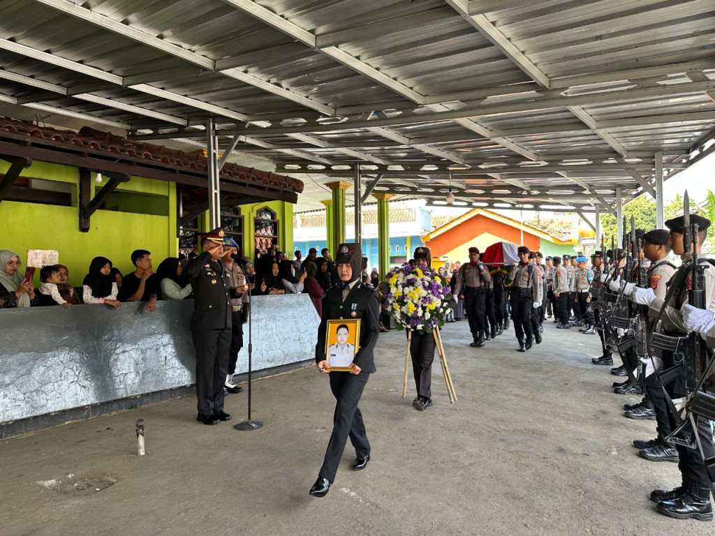 Kapolri Berikan Kenaikan Pangkat Anumerta Kepada Bripka&nbsp;Andithya