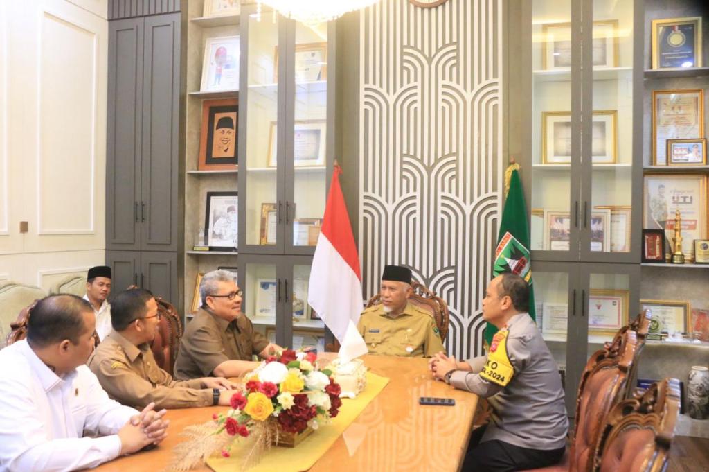 Jalin Sinergitas, Kapolda Sumbar Lakukan Kunjungan Silaturrahim dengan&nbsp;Gubernur