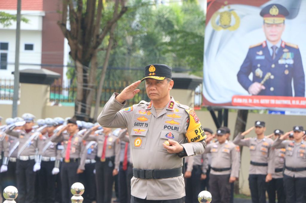 Kapolda Sumbar Pimpin Upacara Bulanan di Mapolda&nbsp;Sumbar