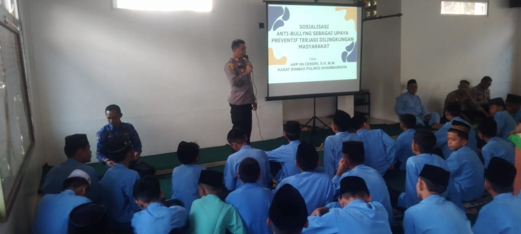 Kasat Binmas Polres Dharmasraya Berikan Penyuluhan Tawuran, Bullying, dan Balap Liar di SMP Negeri 2 Pulau Punjung