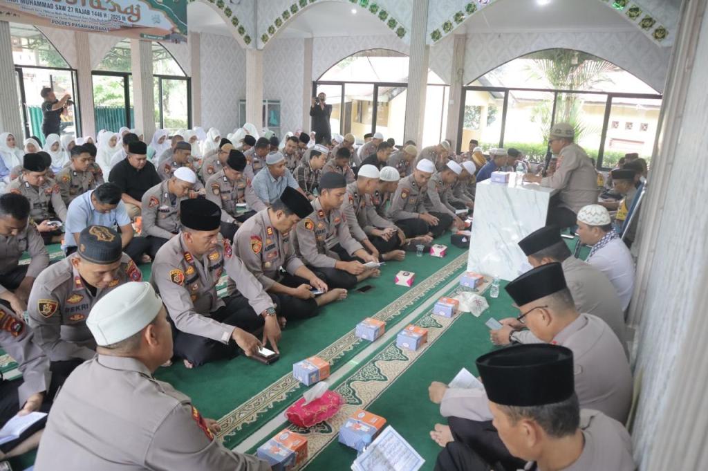 Polres Pasbar Memperingati Isra Mi’raj Nabi Muhammad SAW 27 Rajab 1446 H/2025 M di Mushala Sabullus&nbsp;Salam