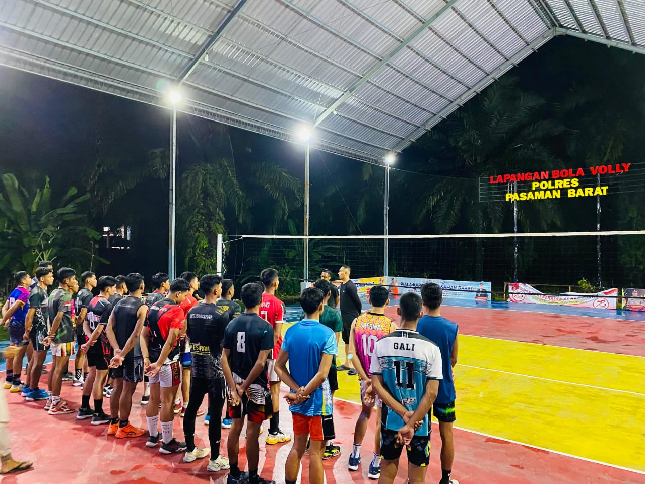 Cegah Aksi Tawuran dan Balap Liar, Bripka Angga Primadoni Buka Pelatihan Bola Voli Generation Volly Ball Polres Pasaman Barat