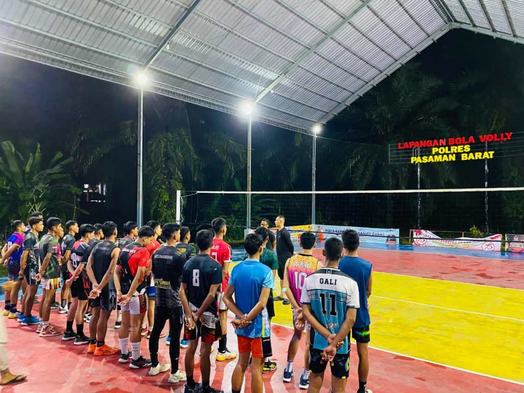 Cegah Aksi Tawuran dan Balap Liar, Bripka Angga Primadoni Buka Pelatihan Bola Voli Generation Volly Ball Polres Pasaman&nbsp;Barat