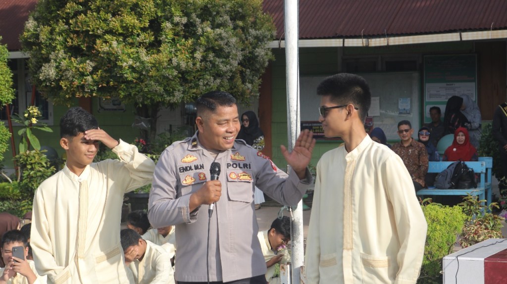 Bidhumas Polda Sumbar Gelar Sosialisasi Bijak Bermedia Sosial di SMA Negeri 2&nbsp;Padang