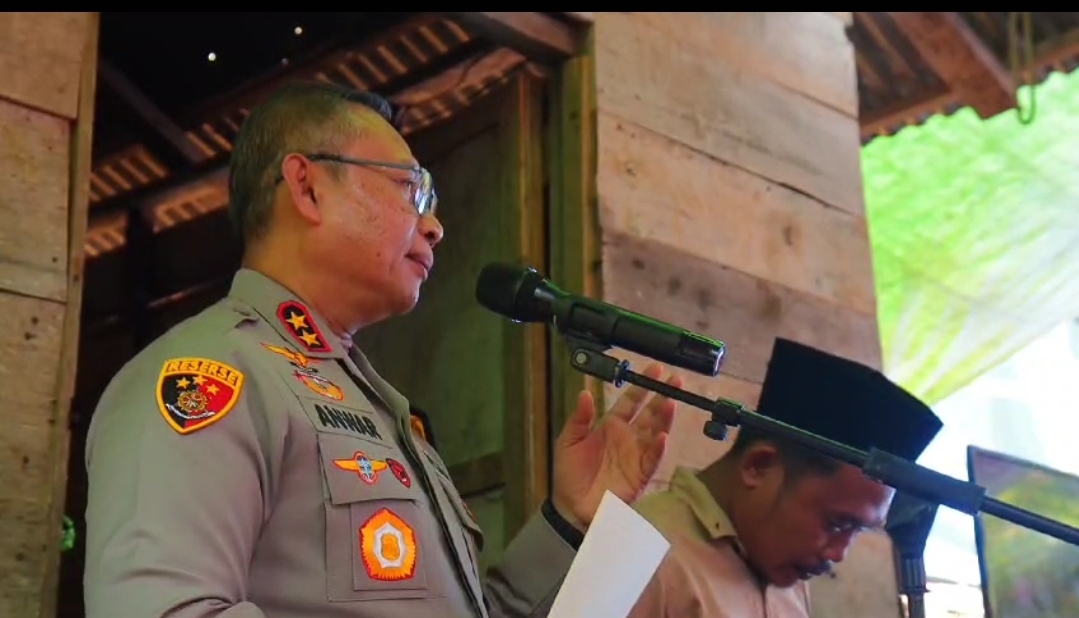 Dukungan Alumni Akpol 91 Batalyon Bhara Daksa, Polda Bengkulu Tebar Kebahagiaan di Akhir Tahun Belasan Rumah Direnovasi, Ribuan Paket Sembako Dibagikan