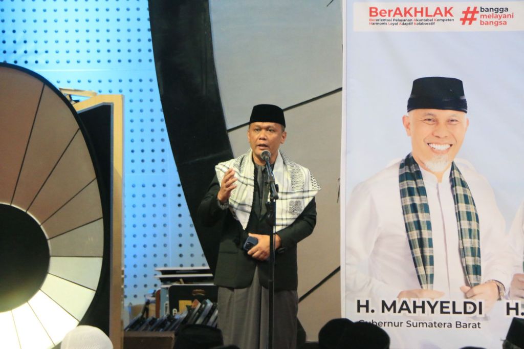 Kapolda Sumbar bersama Gubernur Sumbar Laksanakan Gerakan Shalat Subuh Berjemaah di Mesjid Raya&nbsp;Sumbar