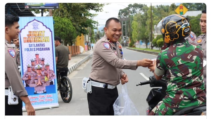 Gelar Jum’at Berkah Satlantas Polres Pasaman Bagikan Ratusan Nasi&nbsp;Bungkus