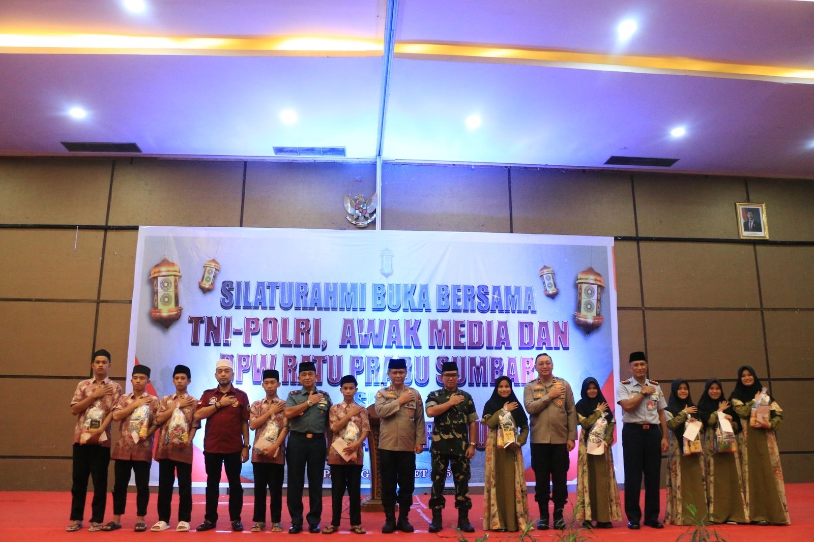Kapolda Sumbar Buka Bersama TNI Polri, Awak media, DPW Ratu Prabu Serta Anak Yatim