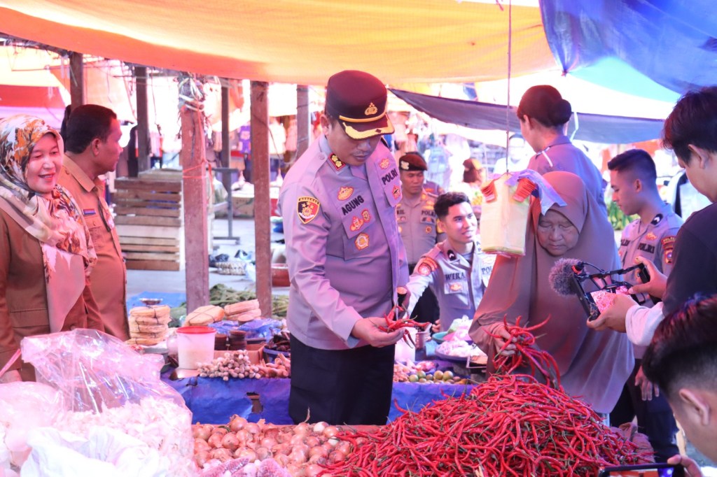 Kapolres Pasaman Barat Bersama Dinas Terkait Pantau Harga Sembako di Pasar Tradisional Kabupaten Pasaman&nbsp;Barat