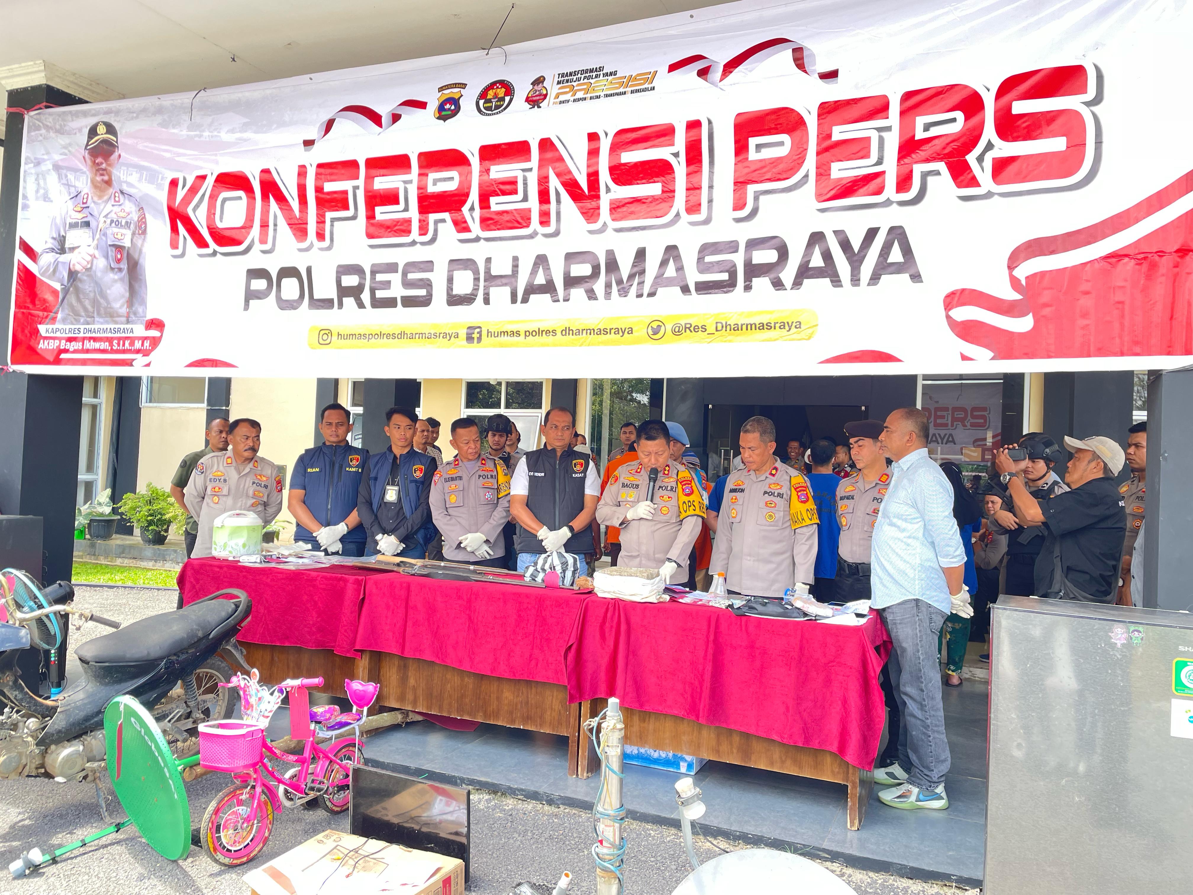 Selama Operasi Pekat Singgalang 2025, Polres Dharmasraya Ungkap Kasus Judi Online dan Peredaran Miras Ilegal