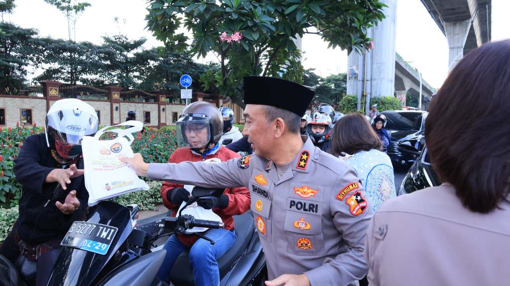 Polri dan Media Bersinergi Berbagi Takjil Serentak di Seluruh&nbsp;Indonesia