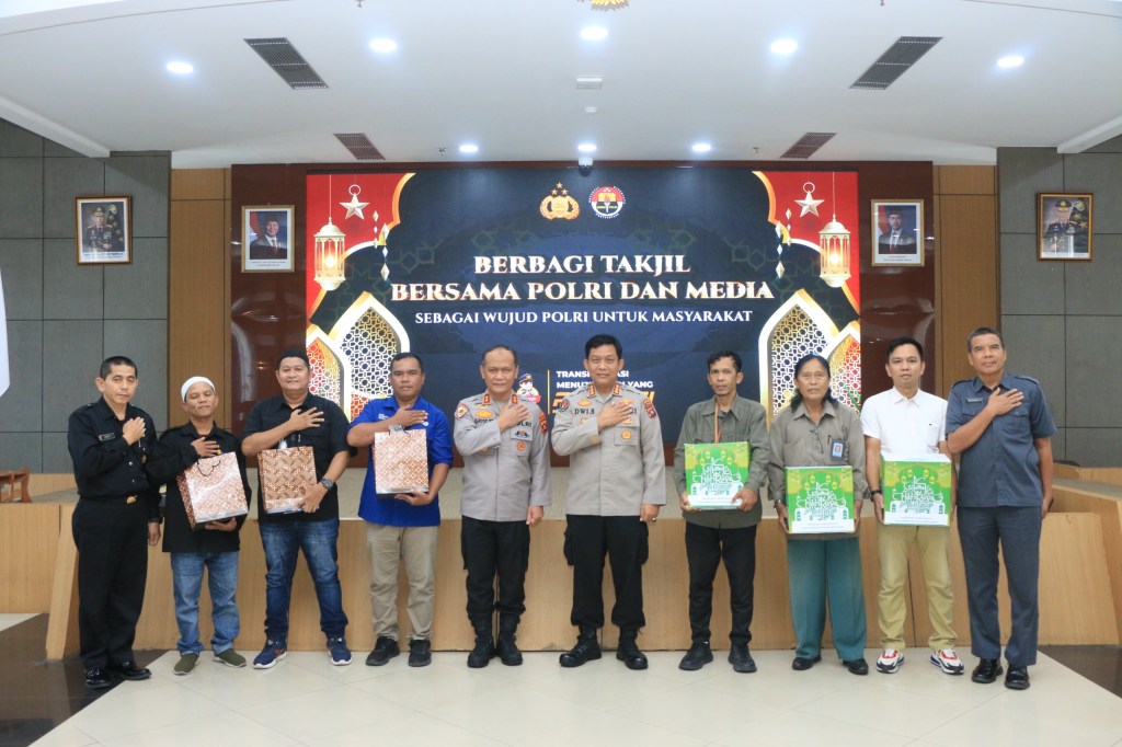 Polda Sumbar Gelar Berbagi Takjil bersama Polri dan Media, Sebagai Wujud Polri Untuk&nbsp;Masyarakat