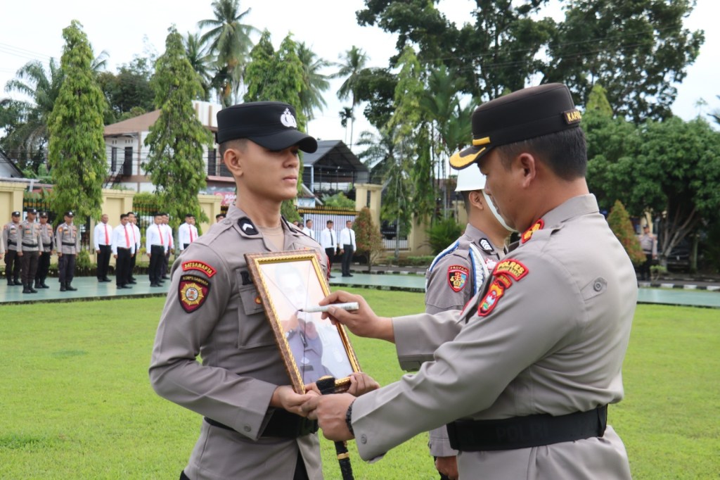 Kapolres Pasaman Barat Pimpin Upacara PTDH Terhadap Personel Yang Melakukan Pelanggaran Kode&nbsp;Etik