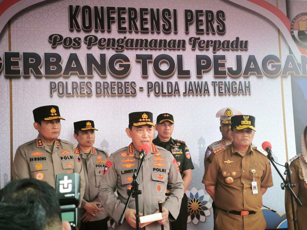 Kapolri Turun ke Posko Terpadu, Pastikan Kesiapan Personel Operasi Ketupat&nbsp;2025