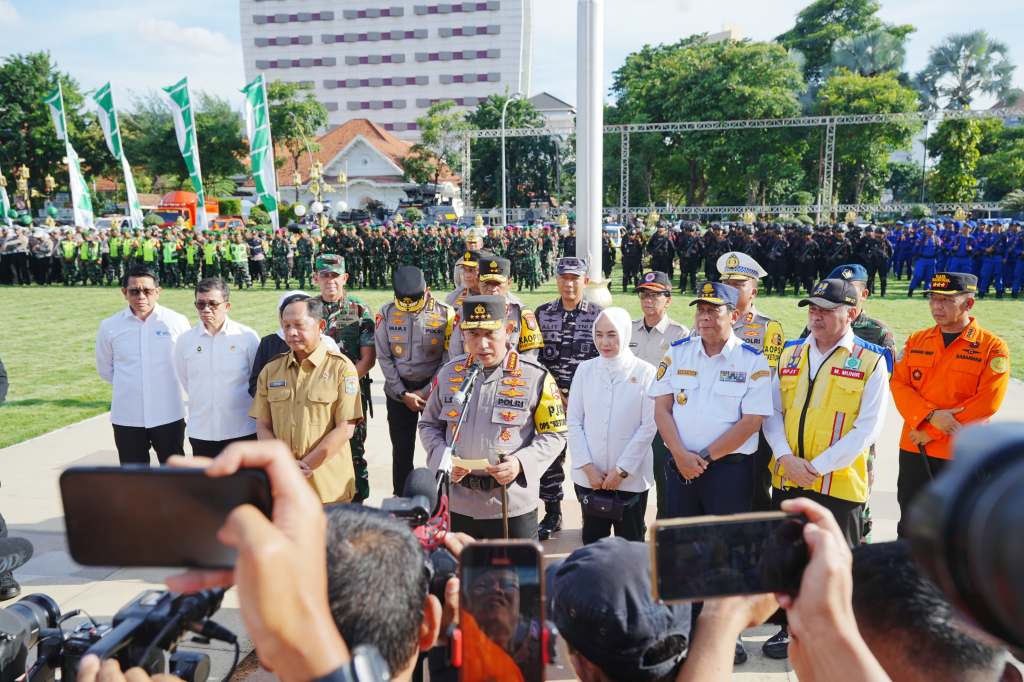 Kapolri Pimpin Apel Gelar Pasukan Operasi Ketupat 2025 di&nbsp;Surabaya