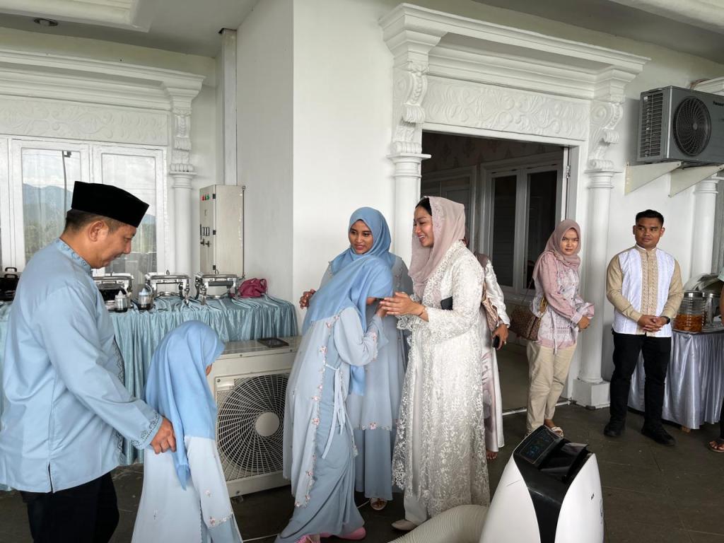 Silaturahmi Lebaran, Kapolres Dharmasraya Hadiri Open House&nbsp;Bupati