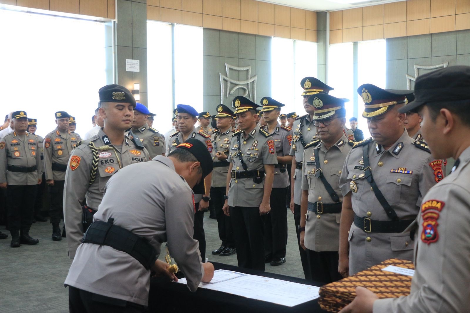 Kapolda Sumbar Pimpin Sertijab 3 Pejabat Utama dan 7 Kapolres Jajaran Polda Sumbar