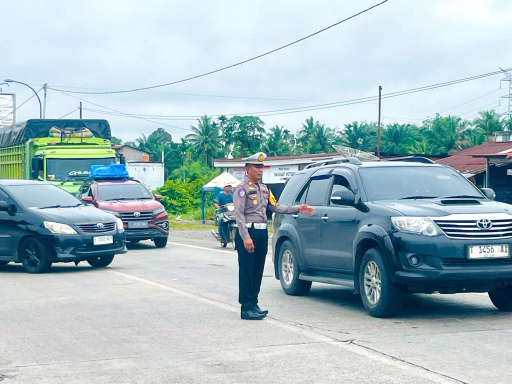 Satlantas Polres Dharmasraya Antisipasi Kemacetan dan Kecelakaan&nbsp; Arus Balik Lebaran&nbsp;2025