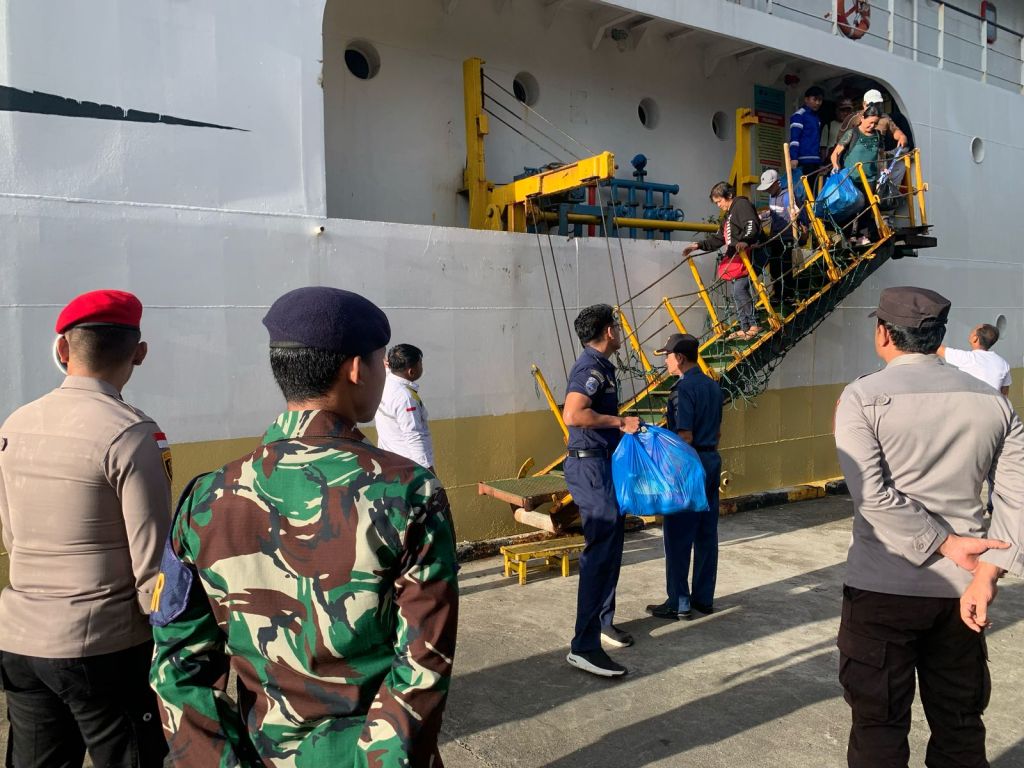 Operasi Ketupat Singgalang 2025: Polsek Sikakap Amankan Kapal Perintis KMP Sabuk Nusantara&nbsp;68