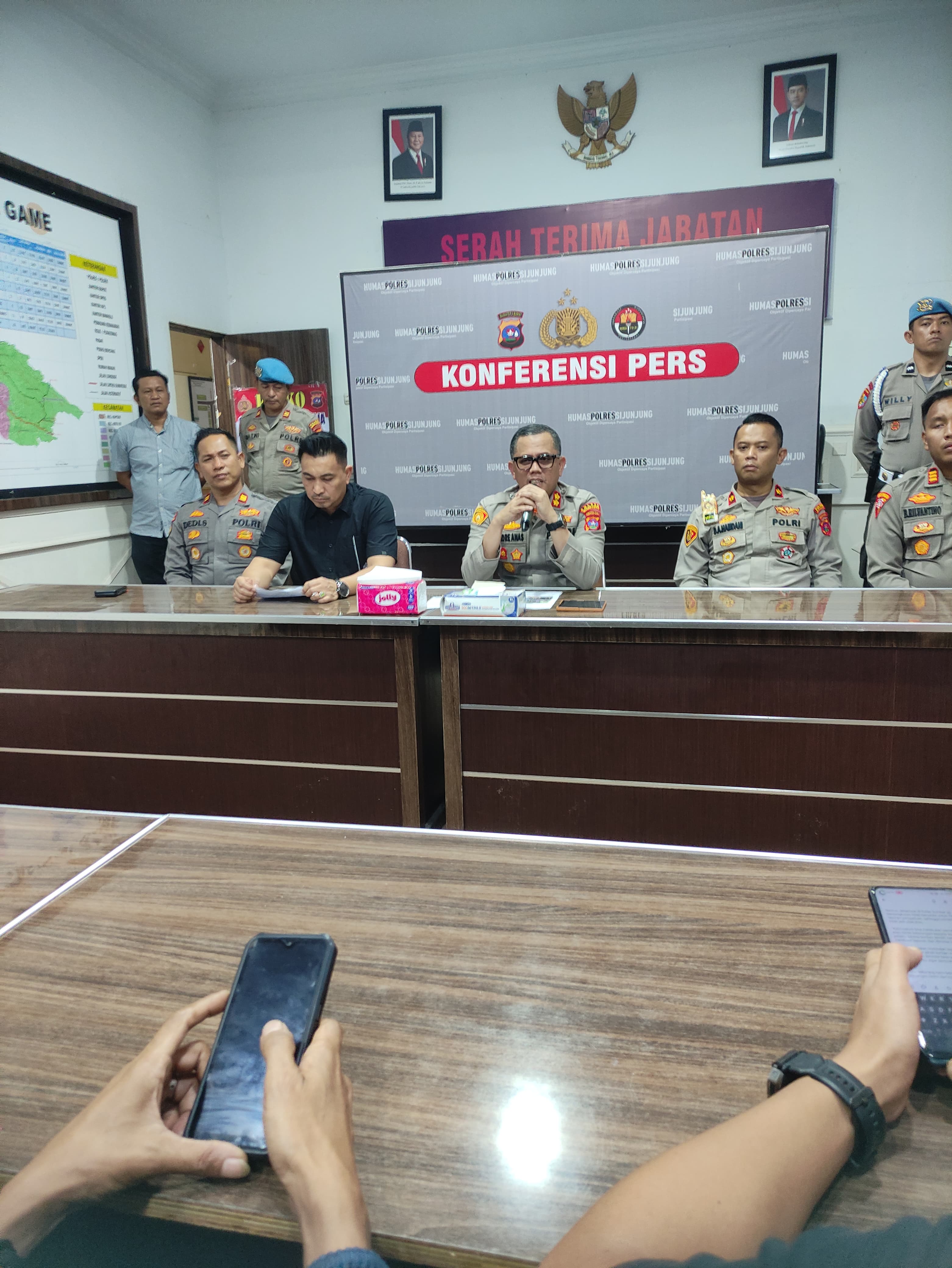 Polres Sijunjung Gelar Konferensi Pers Tanggapi Dugaan pemerasan 4 Wartawan Riau di Tanjung Lolo