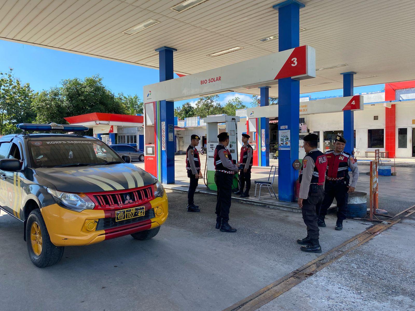 Sat Samapta Polres Dharmasraya Gelar Patroli ke SPBU dan Minimarket, Cegah Gangguan Kamtibmas