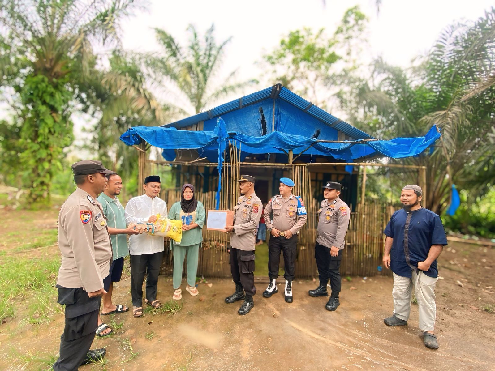 Polsek Koto Baru Gelar Kegiatan Sosial “Jumat Berbagi”