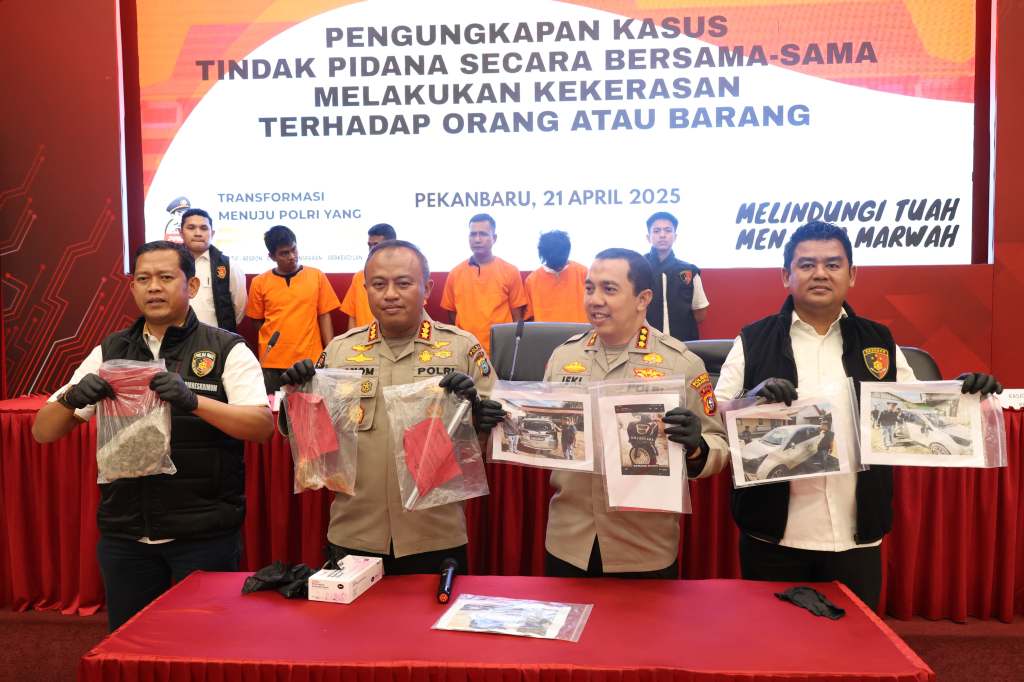 Polda Riau Tangkap Empat Debt Collector Yang Terlibat Pengrusakan dan&nbsp;Intimidasi