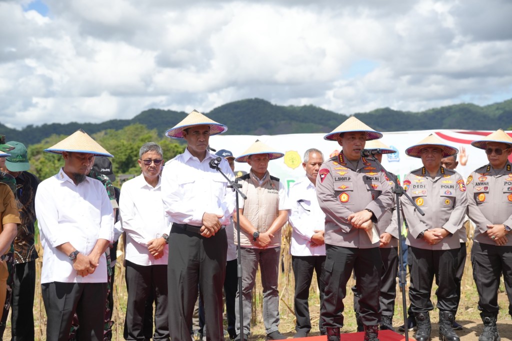Kapolri-Mentan Panen Raya Jagung di Bone, Dukung Program Ketahanan Pangan&nbsp;Nasional