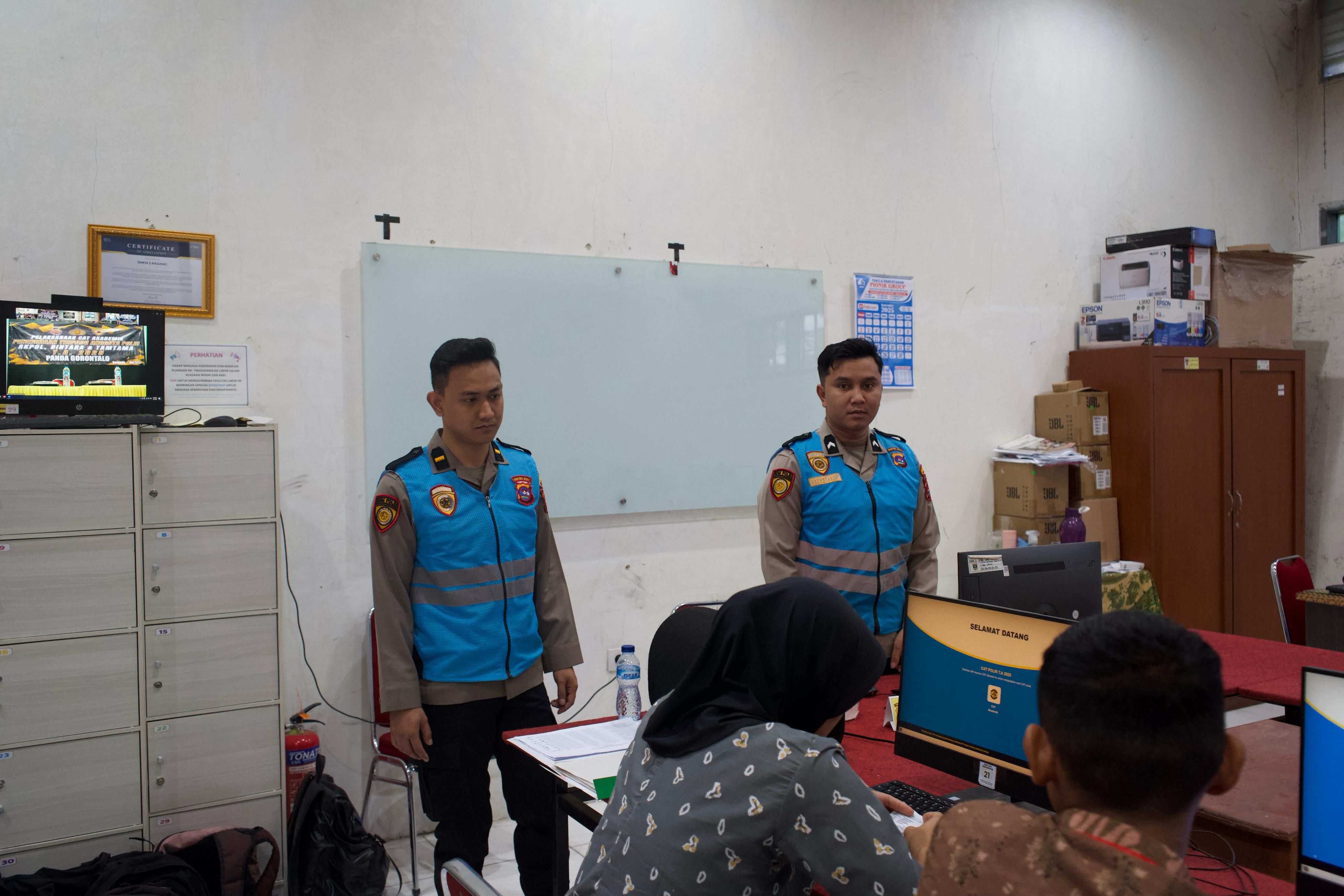 Bidhumas Polda Sumbar Kawal Ketat Transparansi Rekrutmen Polri 2025, Liput Uji CAT Akpol