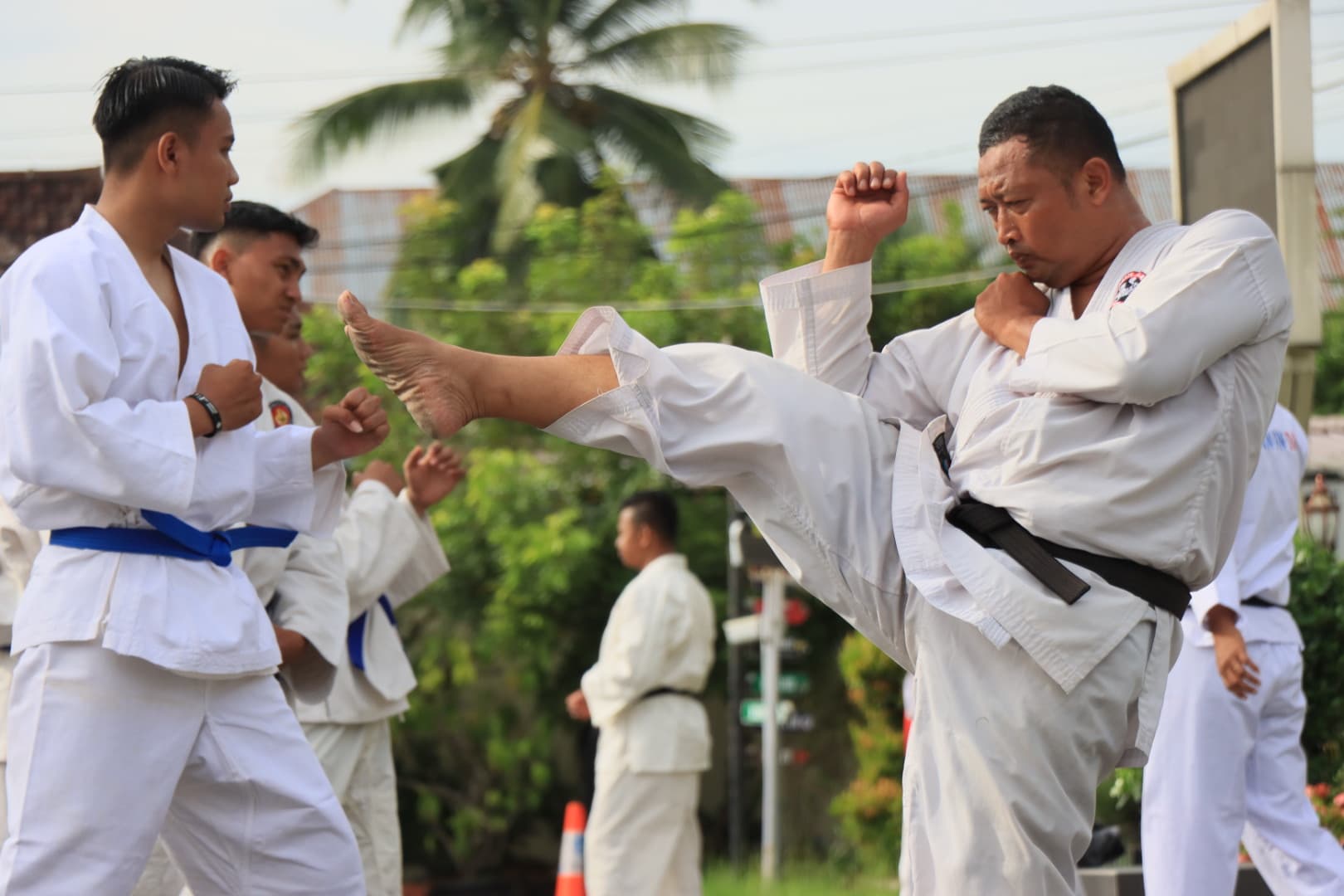 Tingkatkan Kemampuan, Personel Polres Solok Kota Gelar Latihan Bela Diri