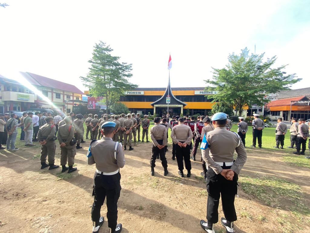Personel Gabungan Polresta Padang Berantas Premanisme,  Jaring 14 Pelaku Parkir&nbsp;Liar