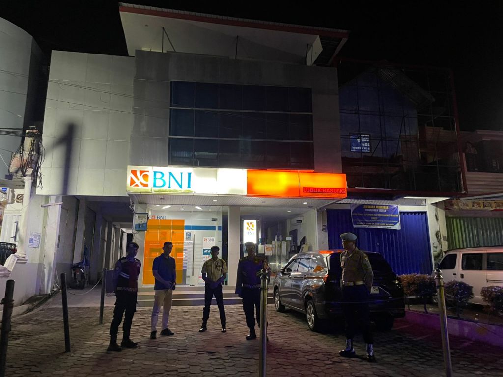 Cegah Gangguan Kamtibmas, Polsek Muaro Kalaban Intensifkan Patroli Malam di SPBU, ATM, dan Jalan Lintas&nbsp;Sumatera