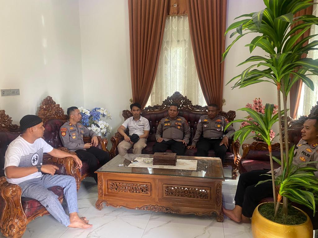 Kapolres Dharmasraya Kunjungi Ketua Pemuda Tarandam, Ajak Warga Bantu Cari Pelaku Pembunuhan Anak&nbsp;Tiri