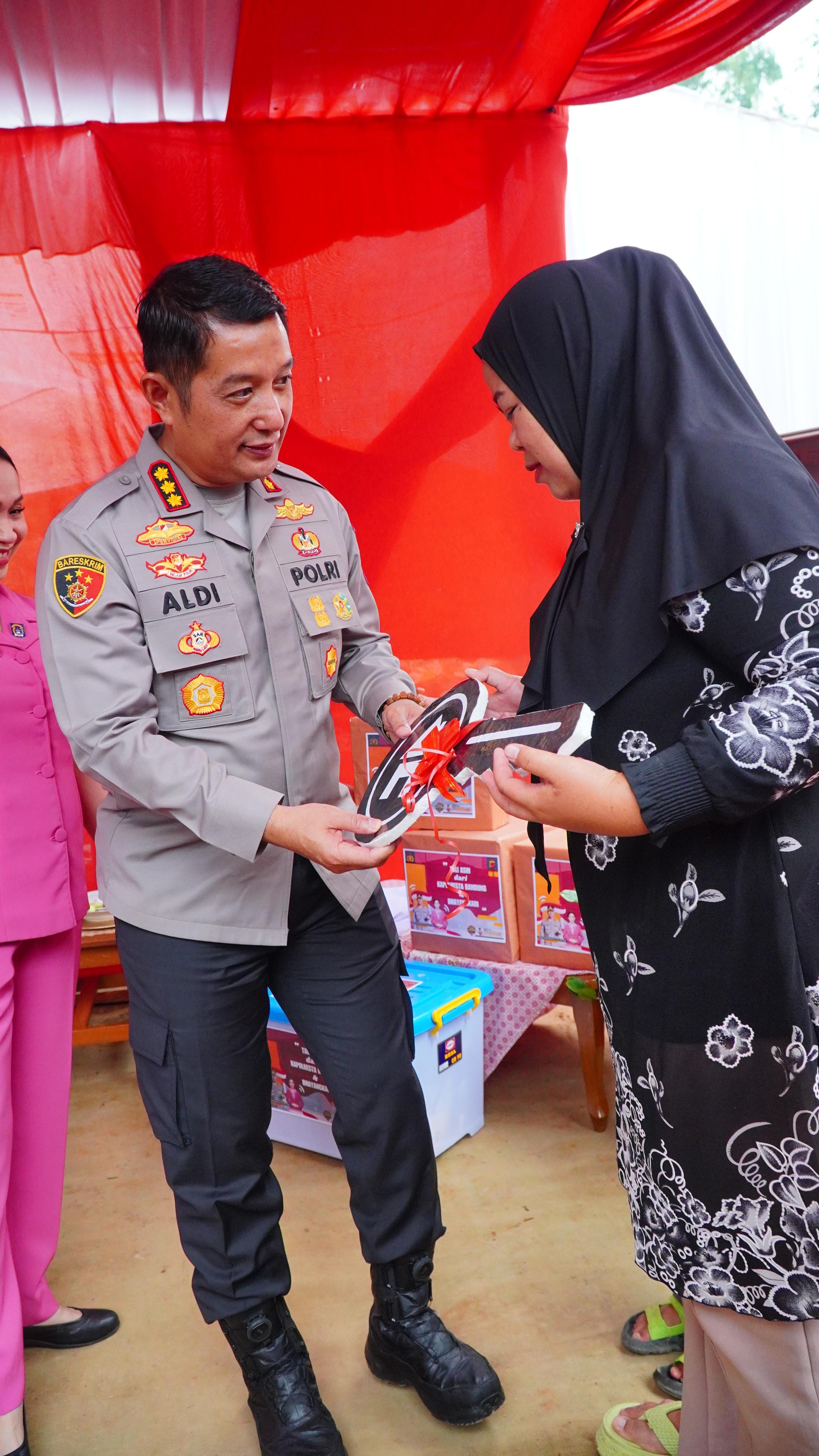 Polisi di Bandung ‘Patungan’, Biayai Perbaikan Rumah Warga Korban Gempa