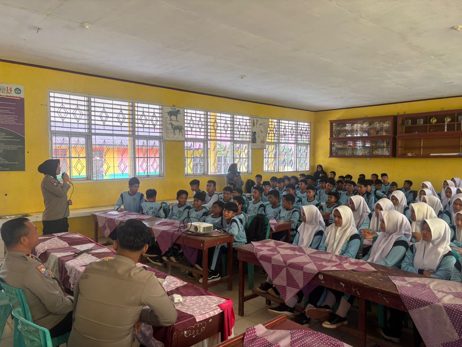 Cegah Bullying dan Narkoba Sejak Dini, Sat Binmas Polres Solok Selatan Sambangi SMPN 14