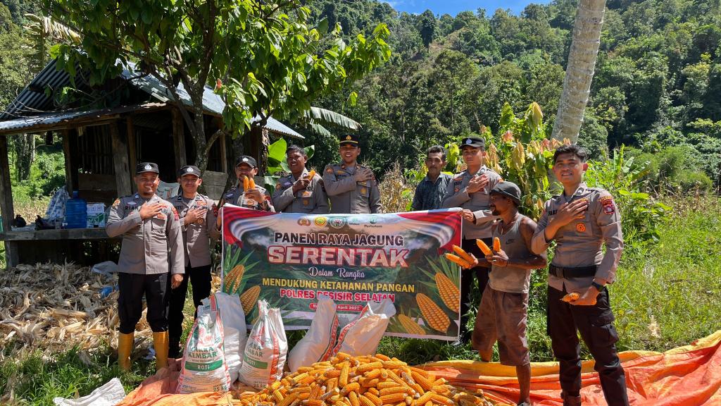 Polres Pessel Sukses Panen Jagung, Kasat Intelkam: Pentingnya Sinergi Polri-Petani Dalam Ketahanan&nbsp;Pangan