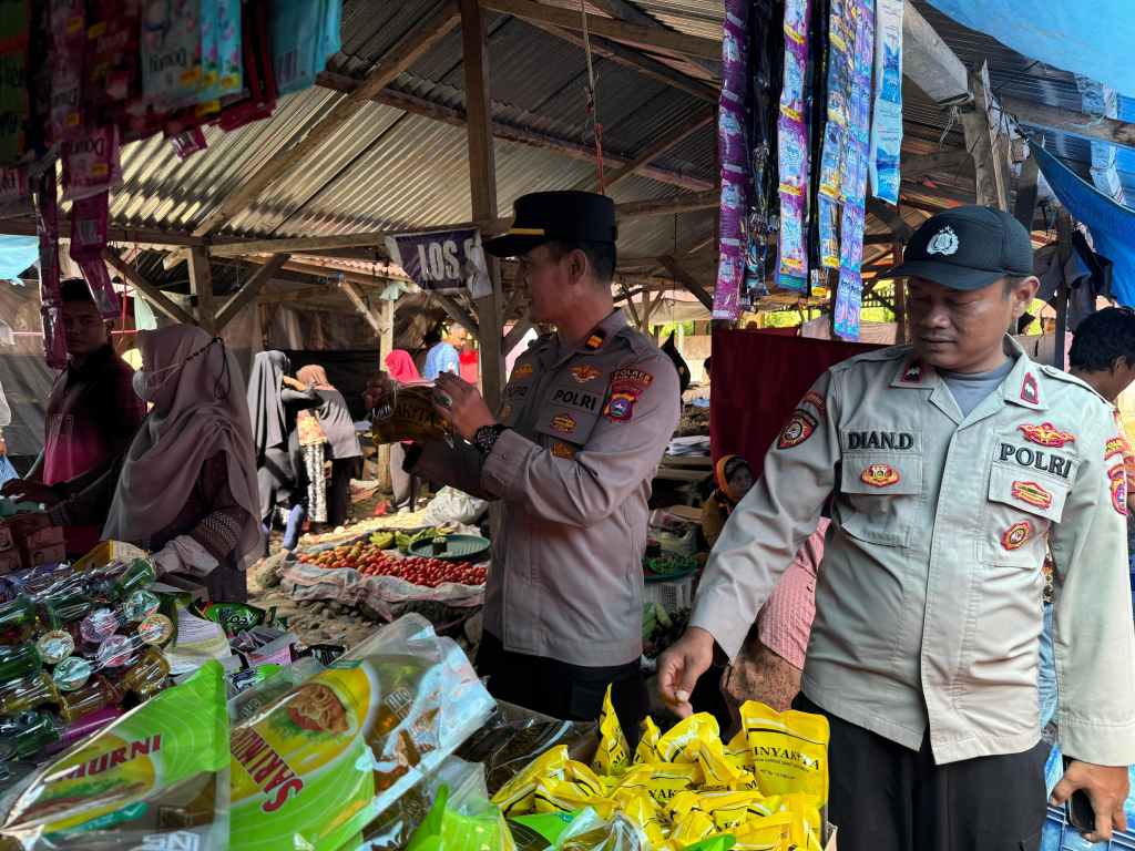 Wujudkan Rasa Aman dan Antisipasi Premanisme, Polsek KPGD Hadir di Tengah Keramaian&nbsp;Pasar