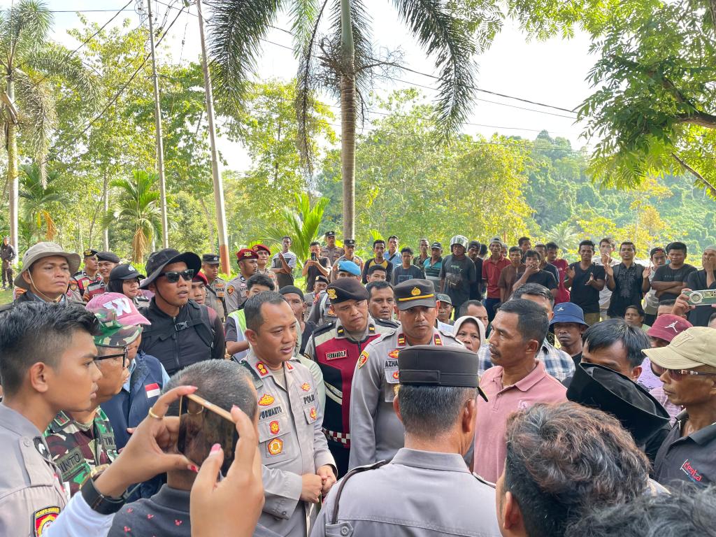 Kapolres Dharmasraya Pimpin Pengamanan Aksi Damai Warga Durian dan Koto Baru ke PT.&nbsp;BRM